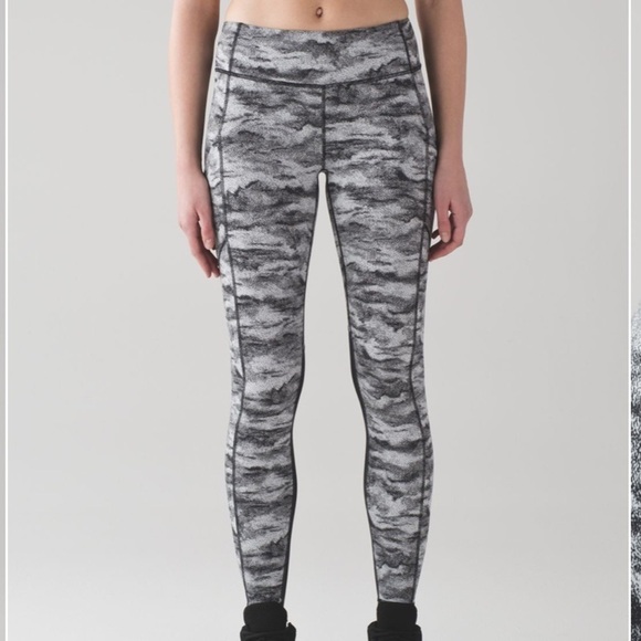 lululemon Speed Tight V Power Luxtreme Hazy Days Legging - Picture 3 of 16